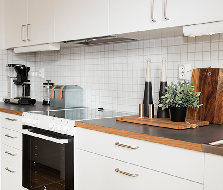 Kök med spis och avlasningsbänk