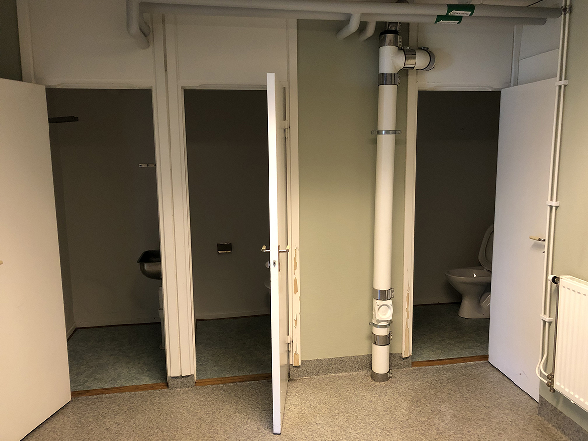 Del i lokal på Sockengatan 7 med två wc och en städskrubb.